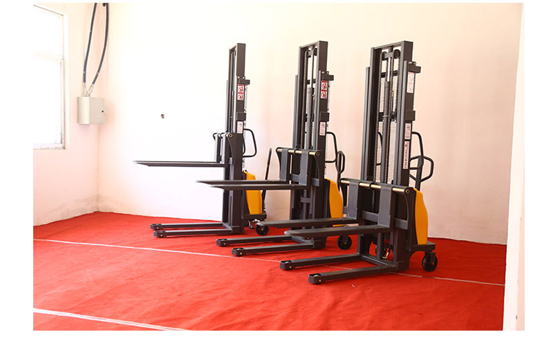 半電動輕型堆高車2