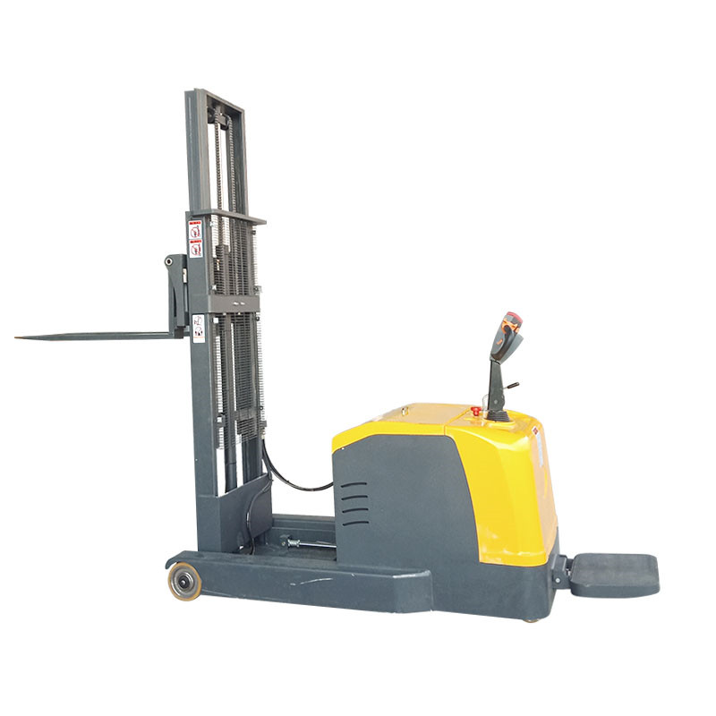 前移式電動堆高車廠商淺談電動堆高車發展趨勢