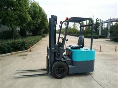 三輪全電動叉車