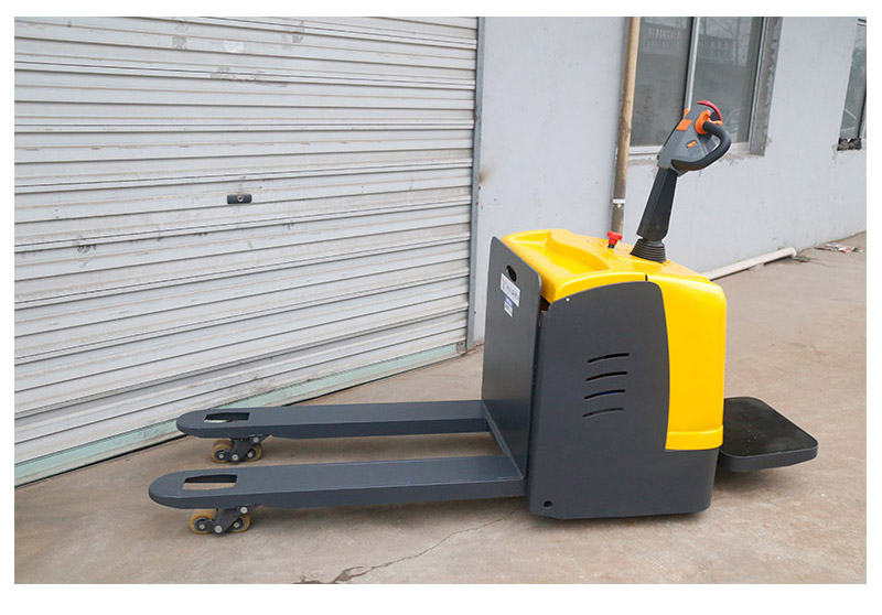 小型電動(dòng)平板搬運(yùn)車2