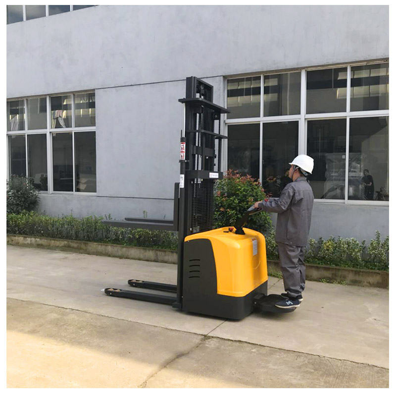 站架電動堆高車2