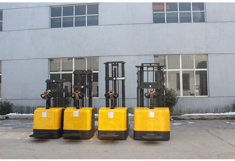 站架式電動堆高車2