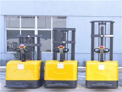 電動高空堆高車