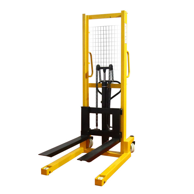 倉儲叉車廠家批發的手動堆高車有什么特點 倉儲叉車廠家批發的手動堆高車有什么特點