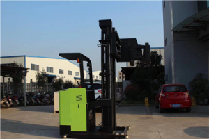 三向電動叉車無疑是窄通道行駛的福星!