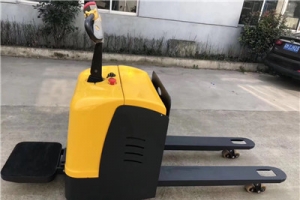 酷暑的夏日電動平臺搬運車應該如何保養??