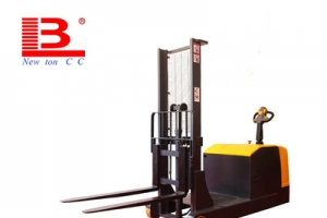 平衡重電動(dòng)堆高車在未充滿電的前提下使用會(huì)有什么影響?