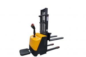 全電動叉車生產(chǎn)廠家:鋰電池VS 鉛酸電池