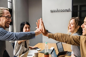 電動叉車廠家如何優化團隊中上下級關系？