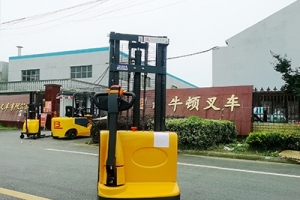 怎么正確保養(yǎng)電動(dòng)堆高車?