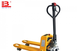 如何使半電動托盤車保持良好的運行狀態?