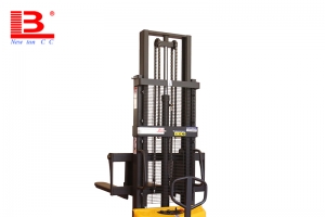 手動堆高車與電動堆高車的區別和使用