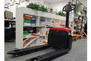 全電動搬運車蓄電池的極板為什么會出現問題？