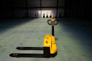 電動搬運車的轉向系統分為哪些類型？