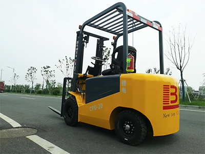 電動(dòng)叉車(chē)