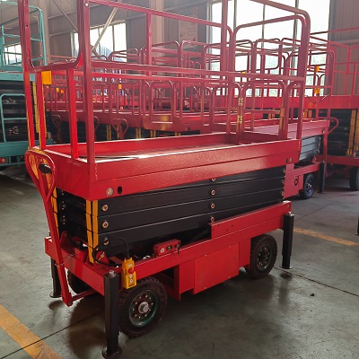 戶外高空作業(yè):越野款升降平臺(tái)車