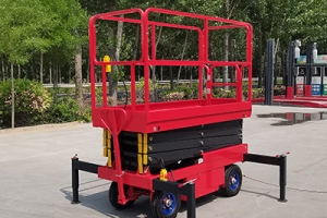 剪叉式高空作業(yè)車:提升工地效率和安全性