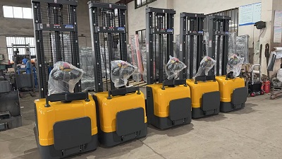 站架式堆高車：高效倉儲作業的智能之選