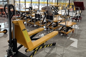 剪式高起升液壓搬運(yùn)車:手動(dòng)托盤 + 升降平臺(tái)二合一