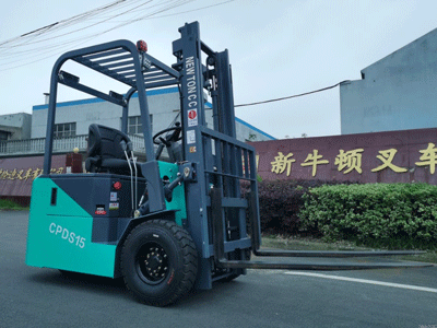 全電動三支點叉車為什么適配食品生產倉庫？