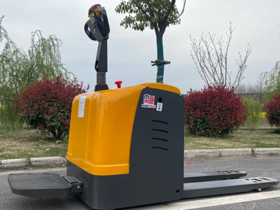 2026年倉儲用站駕式全電動搬運車操作規范