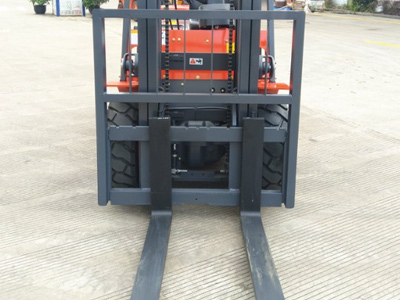 內(nèi)燃柴油叉車性價比高