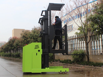 新牛盾人上行三向堆垛車3大優勢詳解