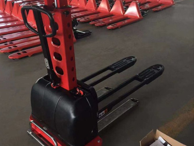 電動(dòng)自體登高車(chē)