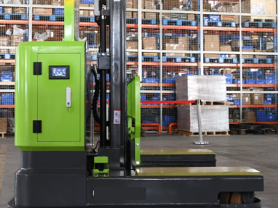 新牛盾叉車鋰電款 可按需定制倉(cāng)儲(chǔ)車型